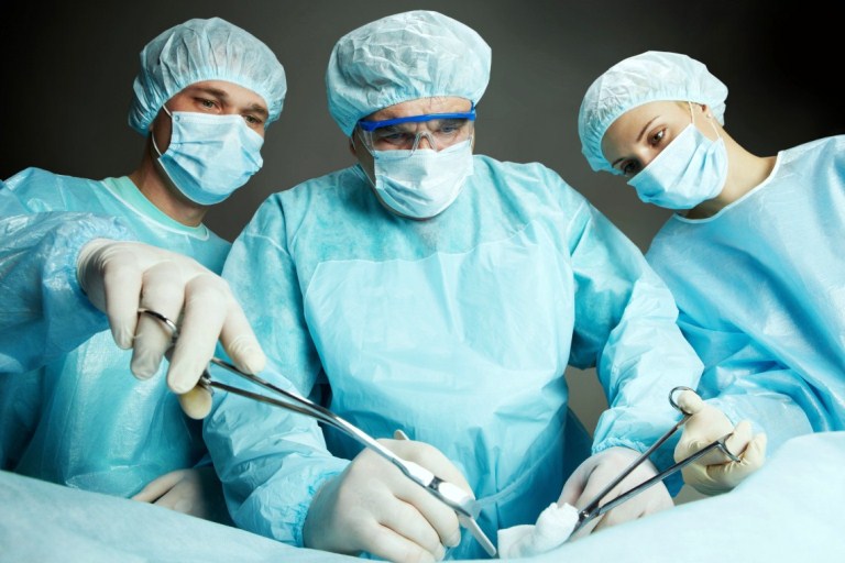 Пластические хирурги 