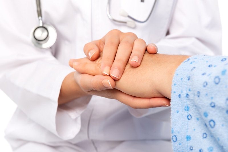 Рукопожатие врача и пациента 