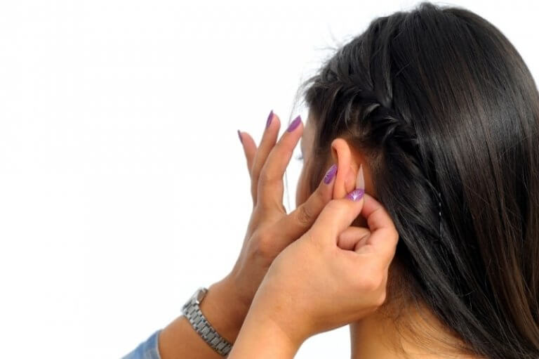 Как сделать так чтобы уши не торчали из-за волос